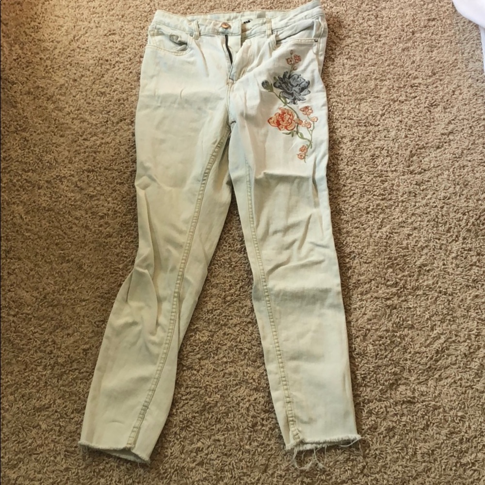 High-Waisted Jeans